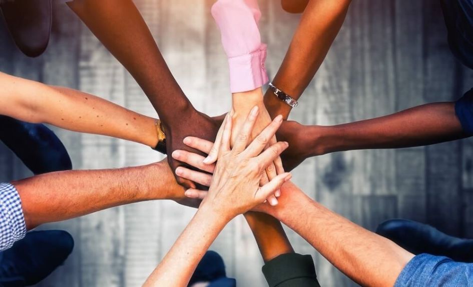 support_your_staff_(1)_945_573_80_int_s_c1_c_t